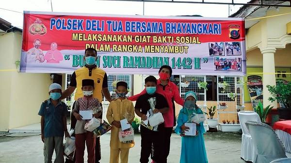 Sambut Ramadhan, Polsek Deli Tua Beri Bantuan kepada Anak Yatim  
