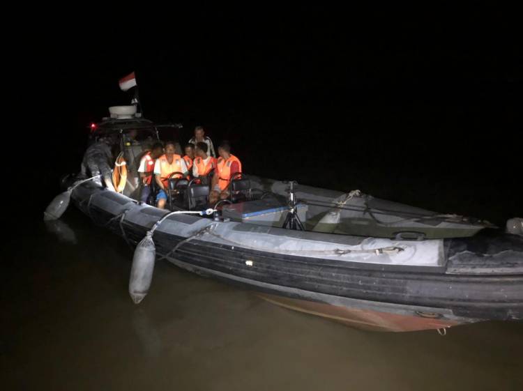 TNI AL Evakuasi Korban Kapal Terbakar di Perairan Asahan