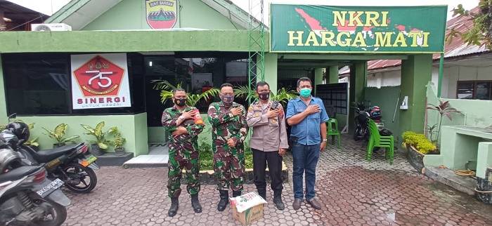 Polsek Medan Timur Bagikan Sembako Kepada Personil Koramil dan Petugas Kecamatan