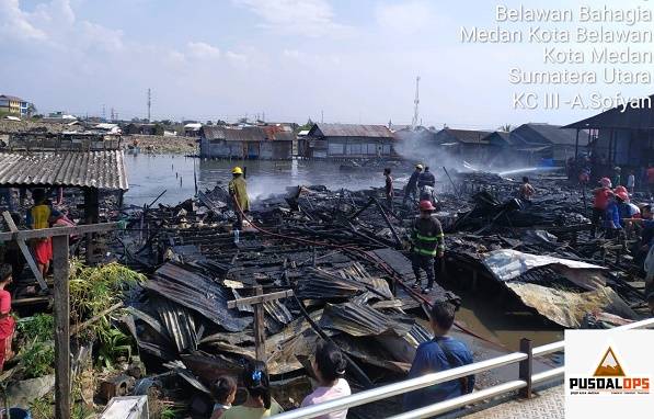 Kebakaran Hanguskan 10 Unit Rumah Semi Permanen di Belawan Bahari