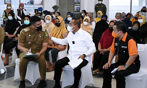 Gubernur Sumut Edy Rahmayadi Pastikan BLT Minyak Goreng Sampai ke Penerima Manfaat