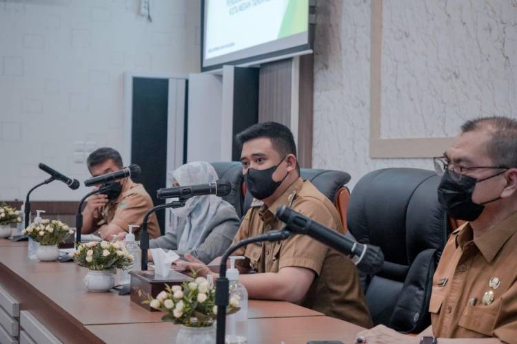 Walikota Medan Berharap Tahun Depan Pembelian Sepatu Dinas Juga dari UMKM