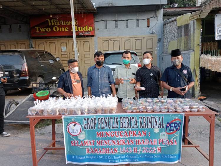 PBK Medan Berbagi 250  Takjil di Jalan Denai Medan