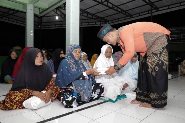 Tuan Guru Sahabat Ganjar Sumut Gelar Sahur Bersama Warga Desa Kolam
