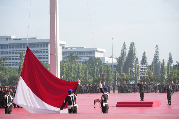 Panglima TNI : TNI Harus Selalu Hadir Mengatasi Kesulitan Masyarakat