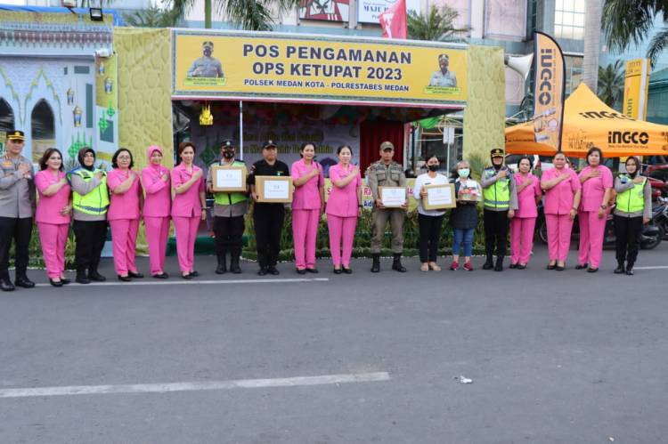 Dampingi Ketua PD Bhayangkari Sumut, Kapolrestabes Medan Kunjungi Pos PAM Sun Plaza