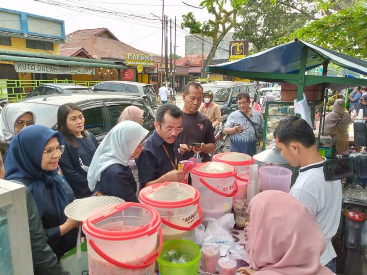 BBPOM Awasi Dagangan Takjil dan Supermarket