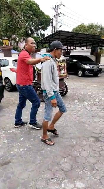 Reskrim Polsek Medan Baru Amankan Jukir Minta Uang Parkir 10 Ribu ke Pengendara Mobil