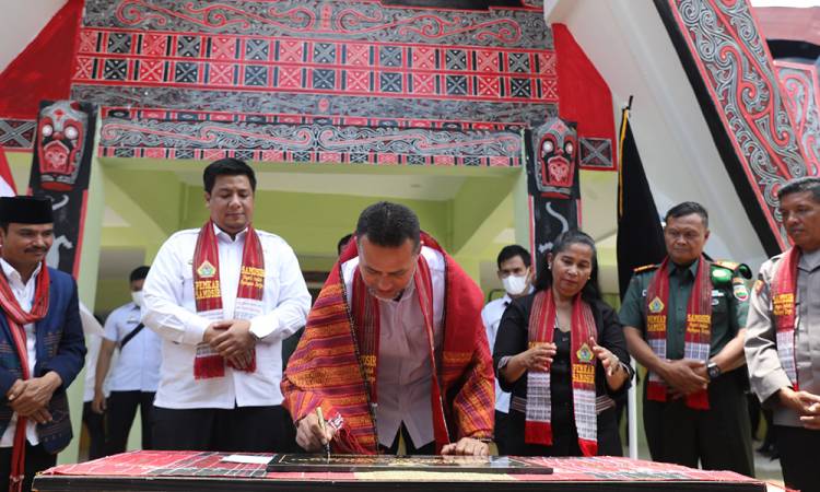 Resmikan GOR, Wagub Musa Rajekshah Harap Samosir Lahirkan Atlet Berprestasi