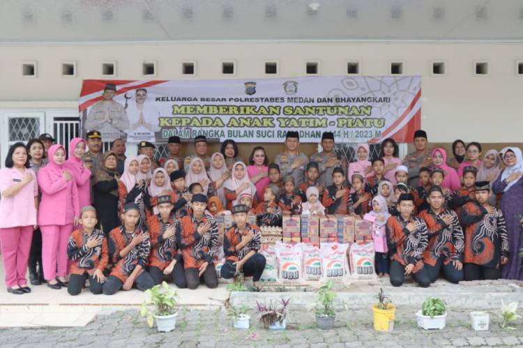Kapolrestabes Medan Beri Santunan pada Anak Yatim Piatu