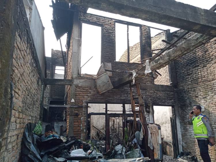  Enam Orang Tewas dalam Kebakaran Rumah di Sitirejo III