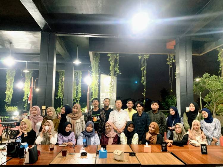 Jalin Silaturahmi, Mahasiswa Fakultas Ilmu Perpustakaan UIN Sumut Bukber dan Berbagi Takjil Gratis di Jalan Ngumban Surbakti 