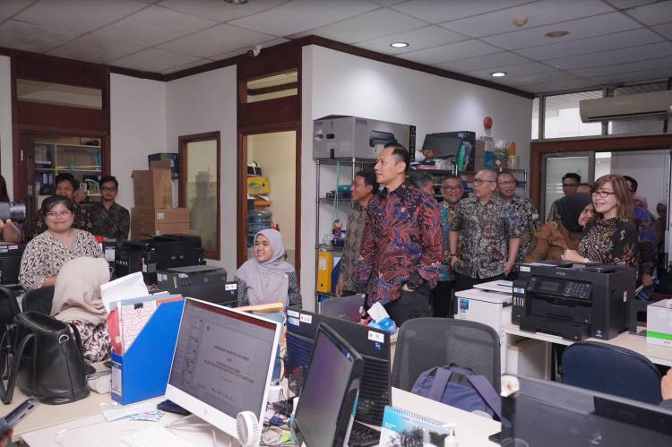 Lakukan Office Tour Menjelang Libur Lebaran, Menteri AHY: Selamat Mudik