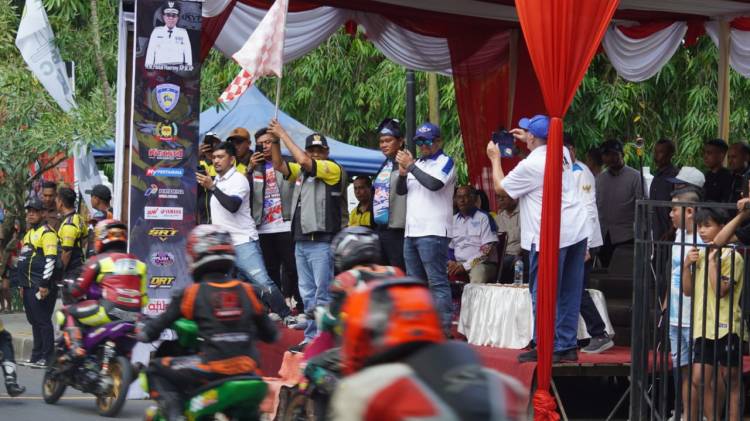  Masyarakat Padati Road Race SRT 2024, Pj Bupati Langkat Antusias Lepas Start Peserta