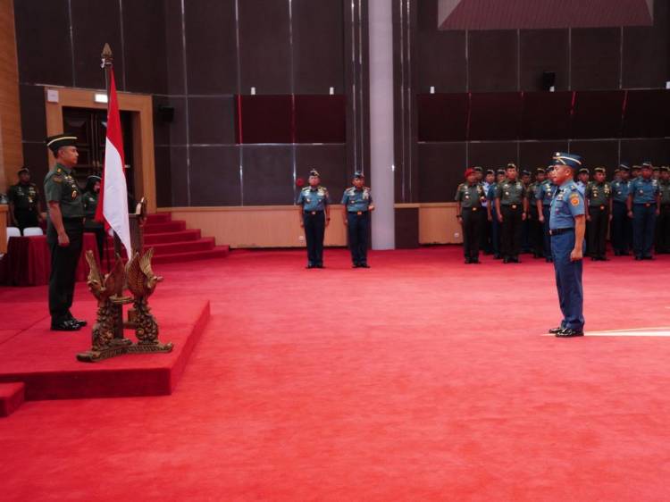 Kasum TNI Pimpin Acara Laporan Korps Kenaikan Pangkat 19 Perwira Tinggi TNI