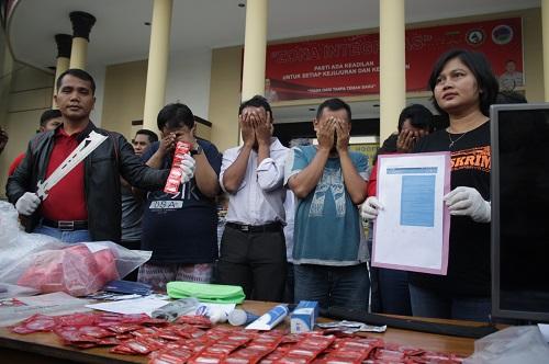 Gelar Party Gay di Sebuah Hotel, 14 Pria Digelandang Sat Reskrim Polrestabes Surabaya