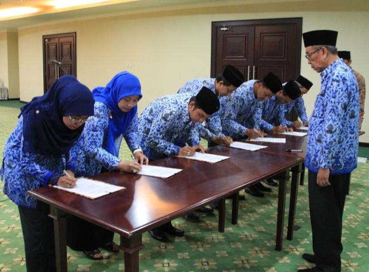 Tujuh Pejabat Eselon III dan IV BP Jaminan Produk Halal Dilantik Sekjen Kemenag