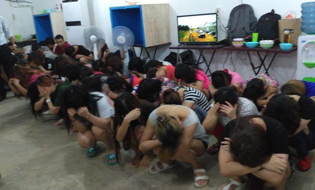 78 WNA Asal Taiwan dan Cina yang Ditangkap di Gudang Kosong Diserahkan ke Pihak Imigrasi