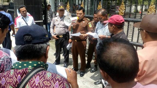 Massa Aksi Kritik Kinerja Kejari Simalungun