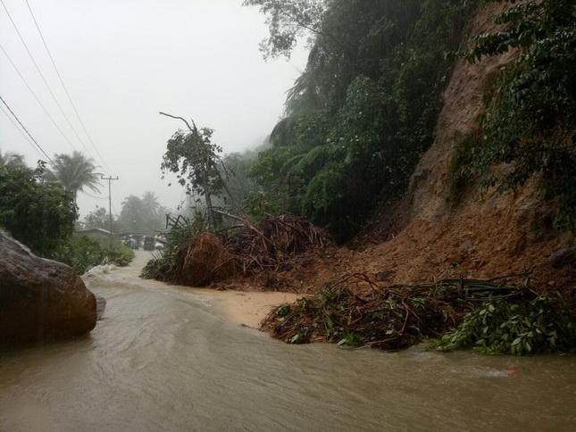 Kota Kendari dan Padang Dikepung Banjir dan Longsor