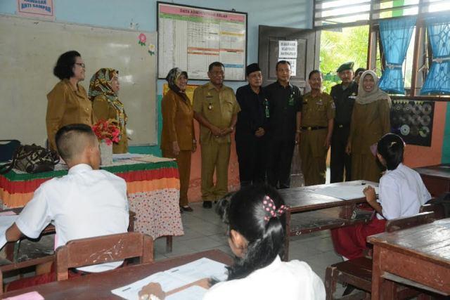Bupati Deli Serdang Tinjau Pelaksanaan Ujian Sekolah SD/MI