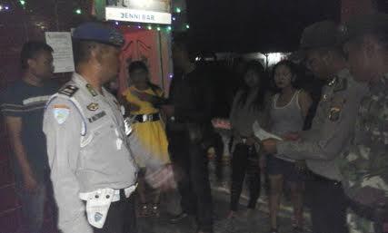 Personel Gabungan Koramil 08/Bangun dan Polsek Bangun Gelar Razia Tempat Hiburan
