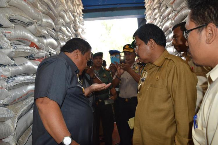 Walikota Sibolga Sidak ke Gudang Bulog dan Gudang Gas LPJ 3 Kg