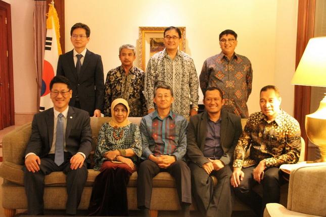 Kagum dengan Pramuka Indonesia, Dubes Korea Persembahkan Lagu Satu Nusa Satu Bangsa