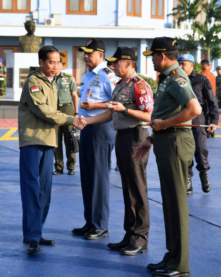 Ke Natuna, Presiden Jokowi Saksikan Latihan Perang TNI