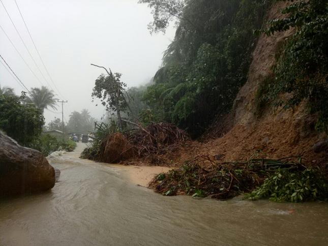 Padang Dilanda Banjir dan Longsor, 285 Orang Mengungsi