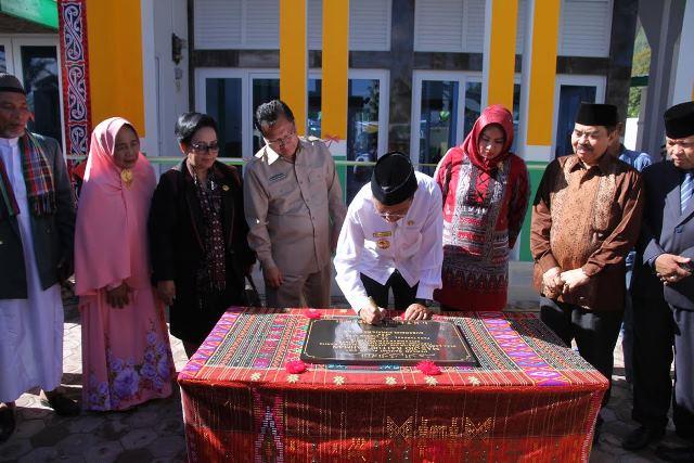 Gubsu Resmikan Masjid Baitul Rahman di Tarutung
