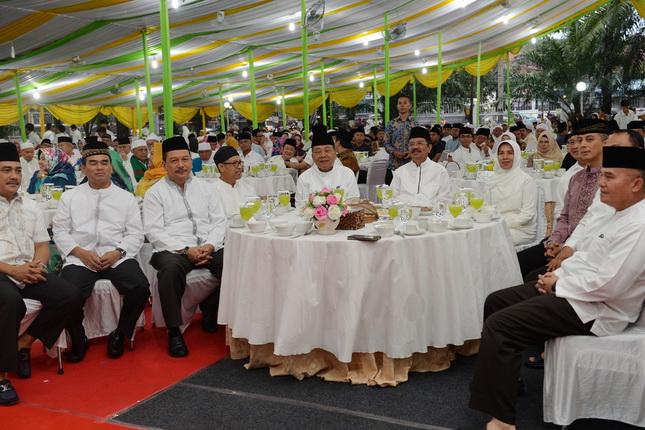 Buka Puasa Bersama Tokoh Masyarakat, Gubernur Sumut: Perbanyak Infaq dan Sedekah