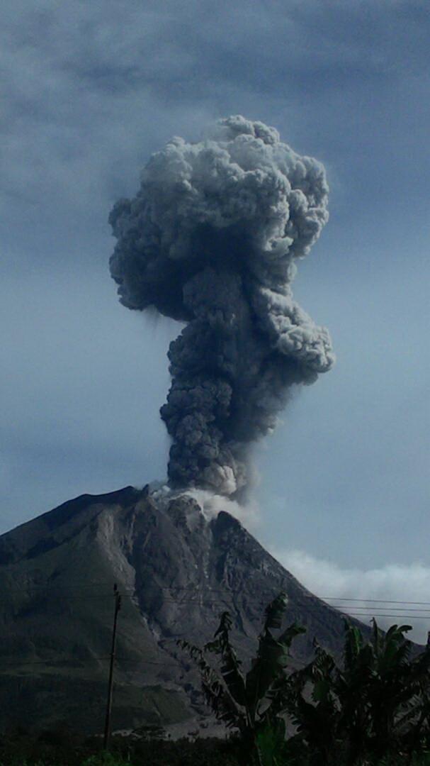 Gunung Sinabung Meletus, Semburkan Material Hingga 4 Kilometer