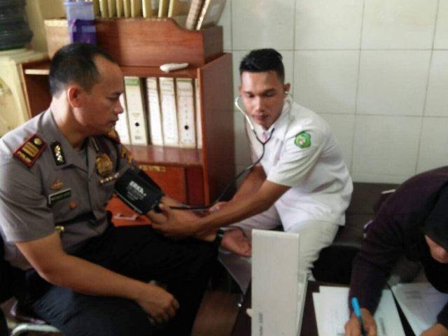 Polsek Medan Barat Bekerjasama dengan Puskesmas Sei Agul Cek Kesehatan Personil