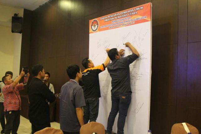 Bawaslu Sumut Bersama Komunitas Komitmen Akan Lakukan Pengawasan Pilgubsu 2018