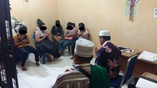 Dapat Ceramah Agama di Polsek Delitua, PSK yang Biasa Mangkal di Simpang Selayang Menangis
