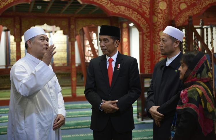 Presiden Jokowi Mendapat Penjelasan Tentang Kedatangan Awal Muslim Tiongkok ke Indonesia