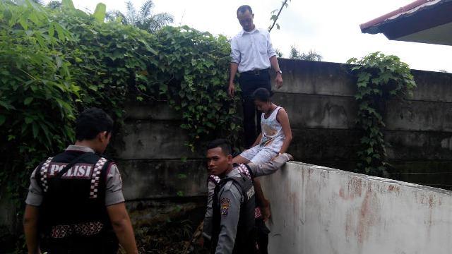 Dirazia BNNK Bersama Polres Binjai, Penghuni Kos Perempuan Lompat Pagar 