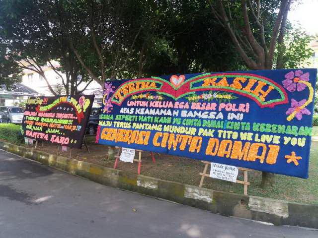 Polda Sumut Dikirimi Papan Bunga