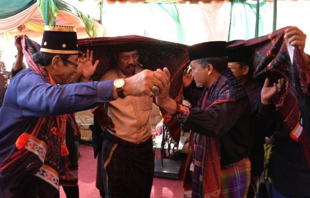 Tokoh Adat Sebut Gubsu dan Keluarga Punya Kedekatan Khusus Dengan Tabagsel