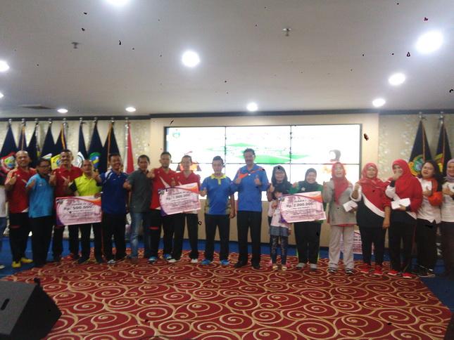 Gubernur Sumut  Tutup Turnamen Tenis Meja Wartawan dan ASN Provsu dengan Partai Eksibisi