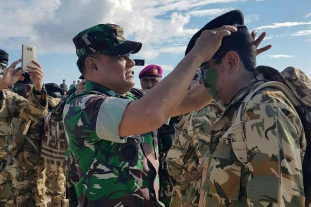 Dihadiri Presiden, Panglima TNI Sematkan Baret kepada Gubsu Erry