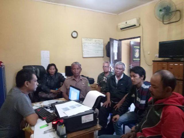 Petugas Polsek Delitua Damaikan Seorang Pemabuk dengan Warga