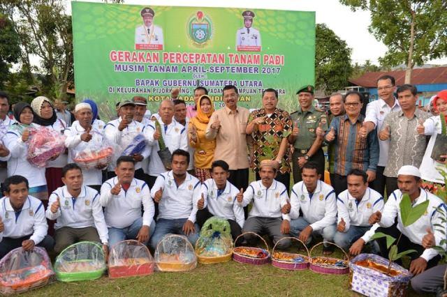 Dorong Percepatan Musim Tanam, Gubsu Serahkan Bantuan Benih dan Alsintan di Padang Sidimpuan