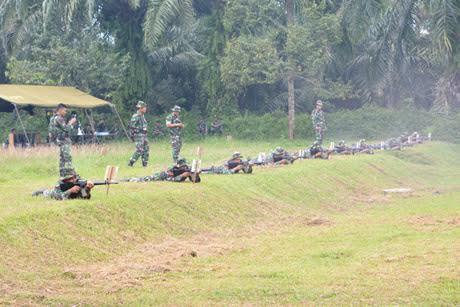 Personel Korem 022/PT Beserta Jajaran Laksanakan Latihan Menembak Senjata Ringan