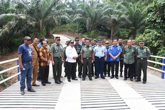 Plt Bupati Deli Serdang dan Kasdam Tinjau Pelaksanaan TMMD di Kutalimbaru