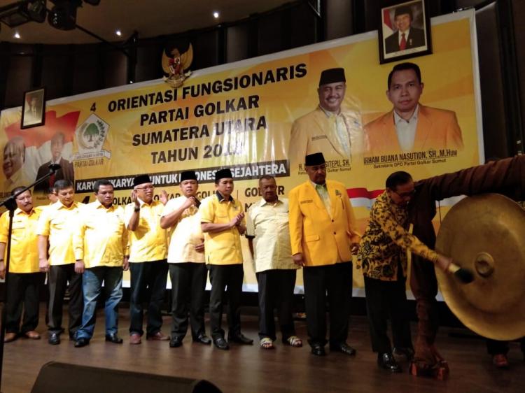 Akbar Tandjung Buka Orientasi Fungsionaris Golkar Sumut