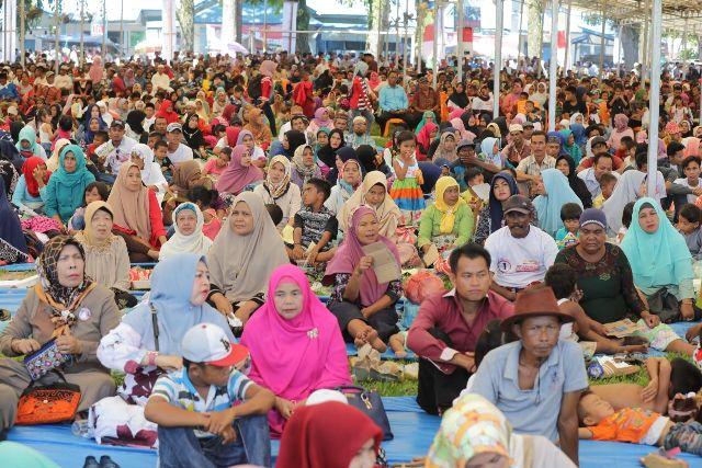 Bersama Masyarakat, Edy Rahmayadi Ikuti Tabligh Akbar di Natal