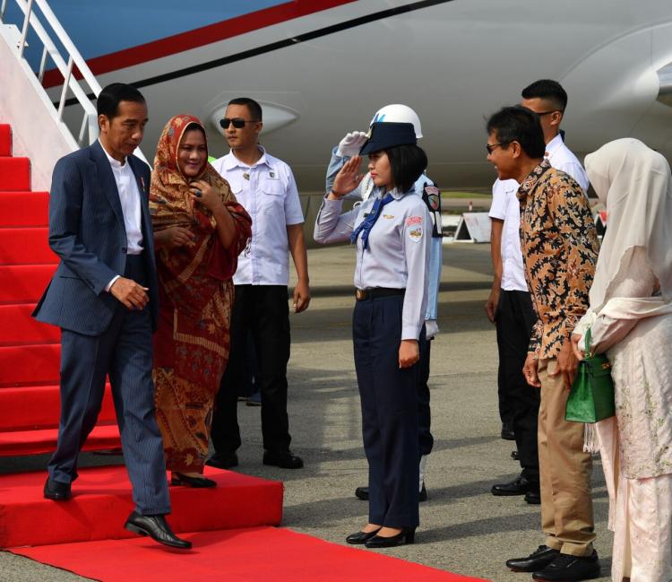 Presiden Jokowi Resmikan Kereta Api Bandara Minangkabau