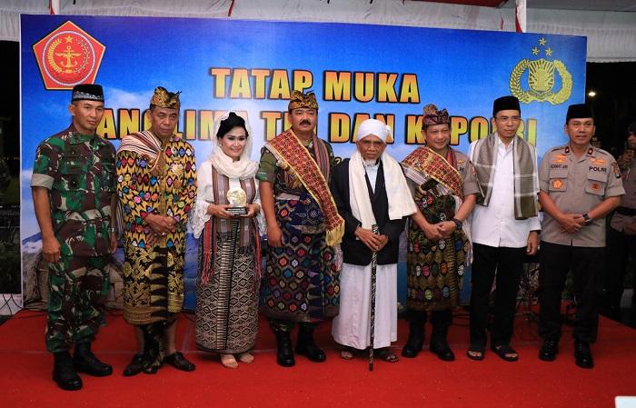 Panglima TNI dan Kapolri Dianugerahi Gelar Raja Penjaga NKRI